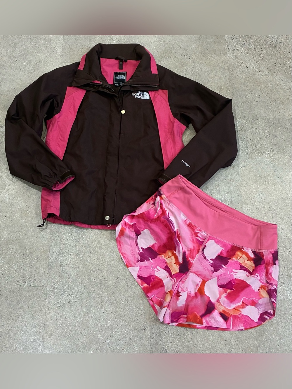 Womens NORTH FACE/ATHLETA Hyvent Rain Jacket & Athletic Shorts, sz Small